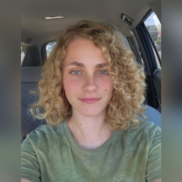 Welcome to Erin's Closet - Picture 2 of 3